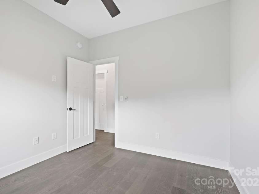 505 Sky Ridge Drive, Leicester, NC 28748.  MLS# CAR4258351, YatesRealty ID 19465. 