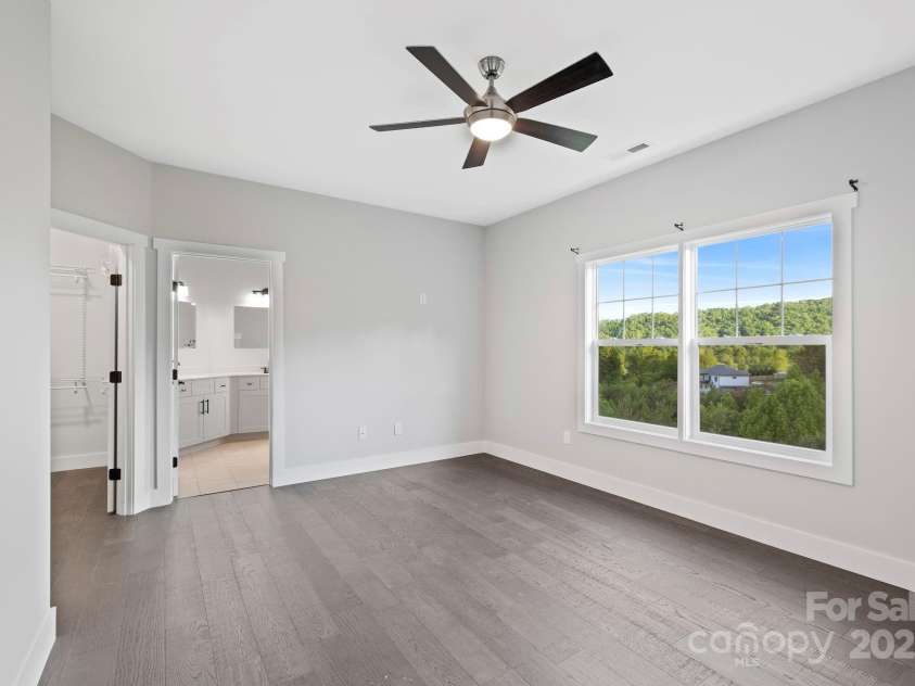 505 Sky Ridge Drive, Leicester, NC 28748.  MLS# CAR4258351, YatesRealty ID 19465. 