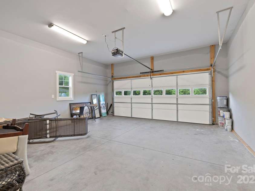 505 Sky Ridge Drive, Leicester, NC 28748.  MLS# CAR4258351, YatesRealty ID 19465. 