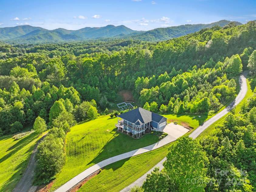 505 Sky Ridge Drive, Leicester, NC 28748.  MLS# CAR4258351, YatesRealty ID 19465. 