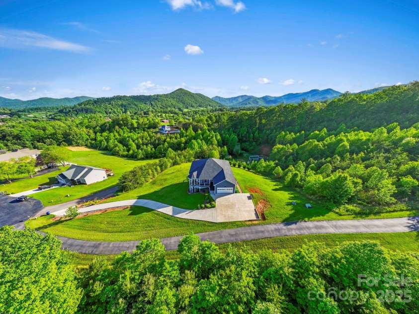 505 Sky Ridge Drive, Leicester, NC 28748.  MLS# CAR4258351, YatesRealty ID 19465. 