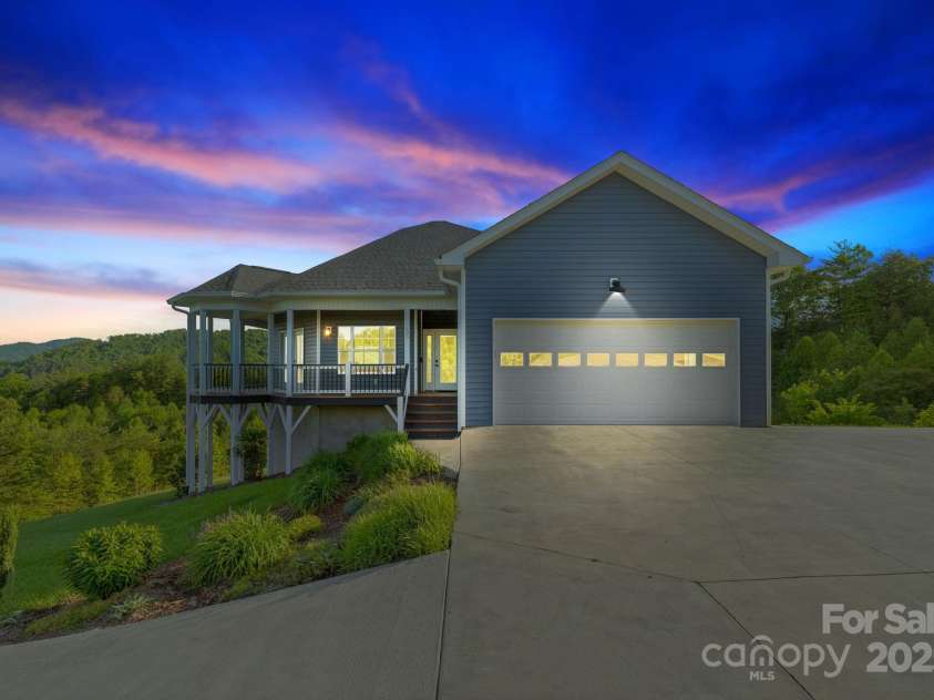 505 Sky Ridge Drive, Leicester, NC 28748.  MLS# CAR4258351, YatesRealty ID 19465. 