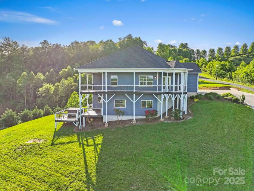 505 Sky Ridge Drive, Leicester, NC 28748.  MLS# CAR4258351, YatesRealty ID 19465. 