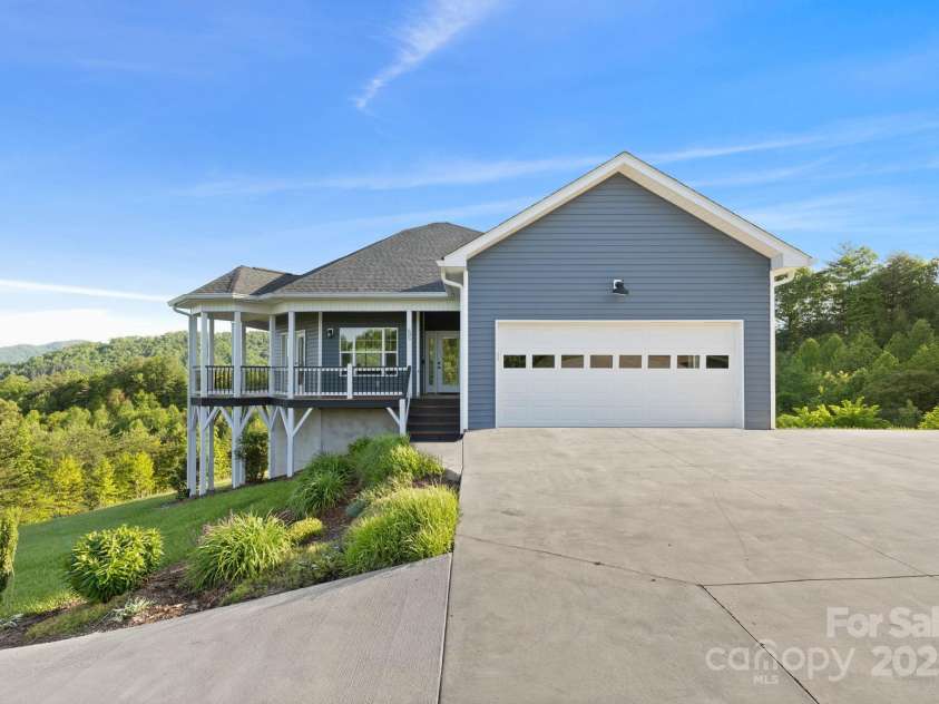 505 Sky Ridge Drive, Leicester, NC 28748.  MLS# CAR4258351, YatesRealty ID 19465. 