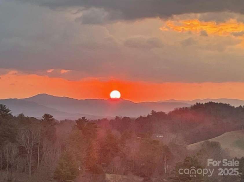 505 Sky Ridge Drive, Leicester, NC 28748.  MLS# CAR4258351, YatesRealty ID 19465. Enjoy the amazing sunrises and sunsets