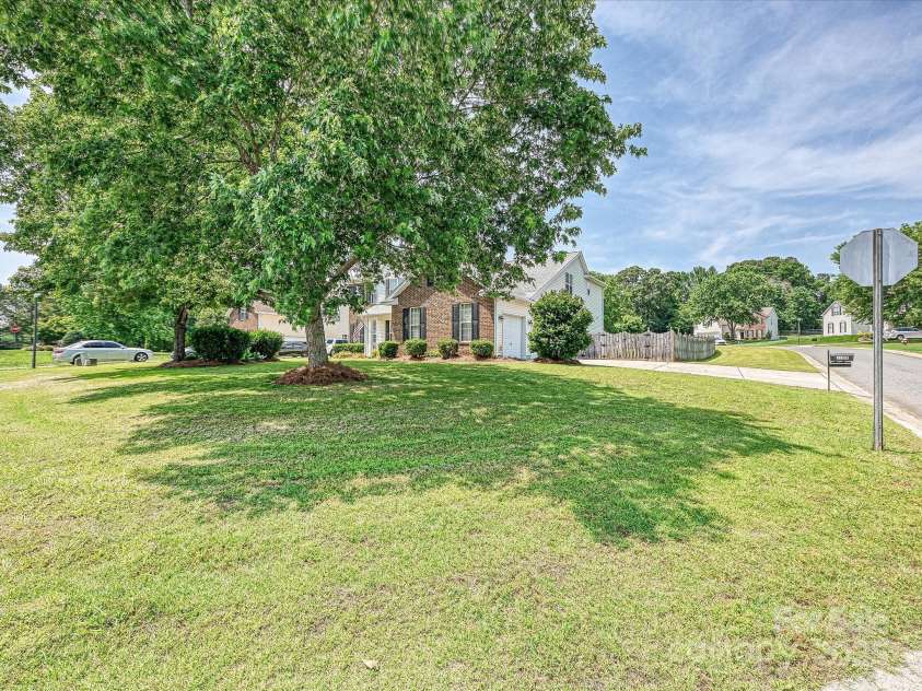 1109 Woodwinds Drive, Waxhaw, NC 28173.  MLS# CAR4261126, YatesRealty ID 19466. 