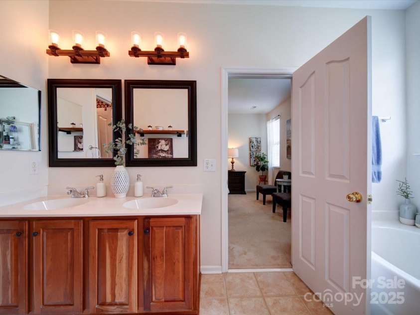 1109 Woodwinds Drive, Waxhaw, NC 28173.  MLS# CAR4261126, YatesRealty ID 19466. 