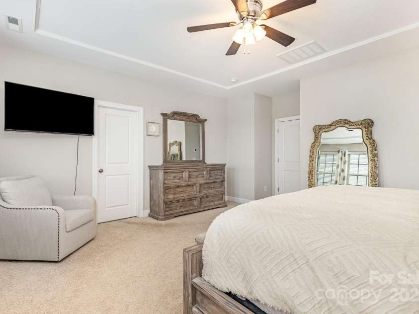 14228 Twin Eagles Lane, Charlotte, NC 28278.  MLS# CAR4260102, YatesRealty ID 19467. Primary bedroom