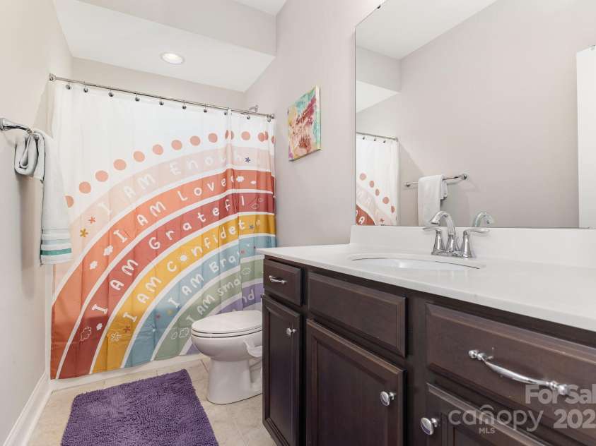 14228 Twin Eagles Lane, Charlotte, NC 28278.  MLS# CAR4260102, YatesRealty ID 19467. Upper level bath