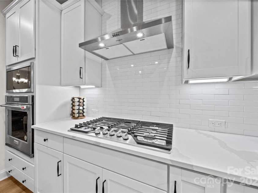 1287 Fishing Creek Road, Lake Wylie, SC 29710.  MLS# CAR4251837, YatesRealty ID 19468. Gas cooktop