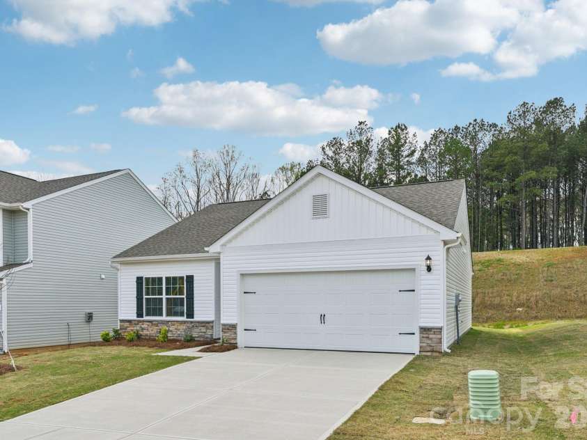 712 Willow Estates Drive, Shelby, NC 28150.  MLS# CAR4379388, YatesRealty ID 19468. 