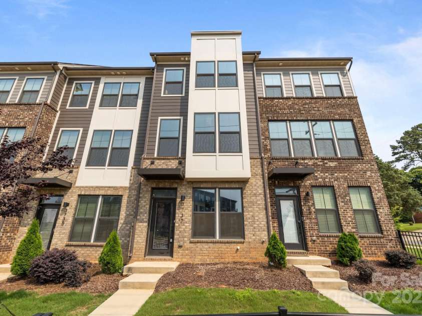 3737 Tryon Street, Charlotte, NC 28217.  MLS# CAR4265281, YatesRealty ID 19469. 