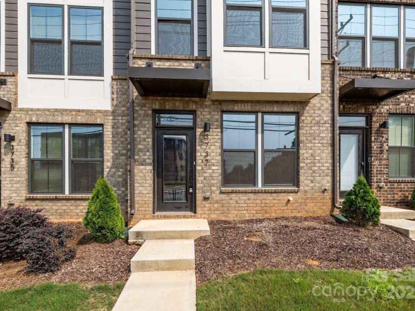 3737 Tryon Street, Charlotte, NC 28217.  MLS# CAR4265281, YatesRealty ID 19469. 