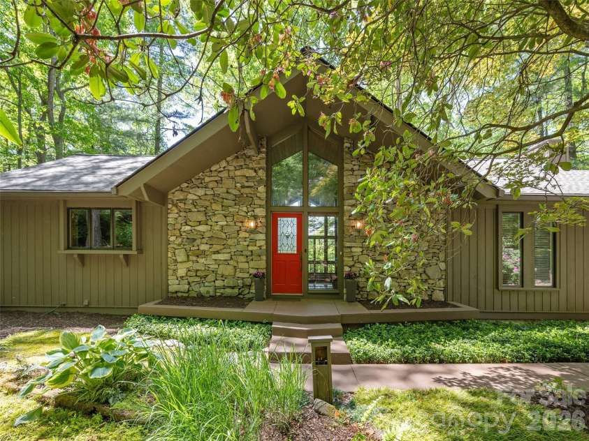 227 Estate Drive, Hendersonville, NC 28739.  MLS# CAR4379373, YatesRealty ID 19470. 