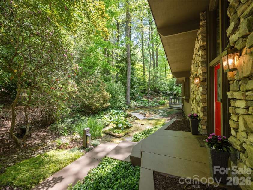 227 Estate Drive, Hendersonville, NC 28739.  MLS# CAR4379373, YatesRealty ID 19470. 