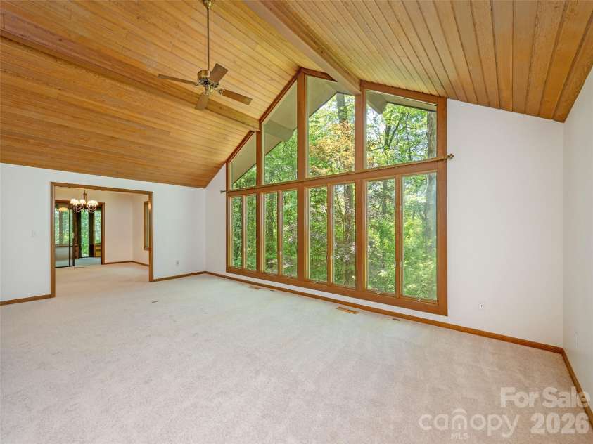227 Estate Drive, Hendersonville, NC 28739.  MLS# CAR4379373, YatesRealty ID 19470. 