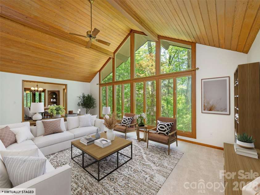 227 Estate Drive, Hendersonville, NC 28739.  MLS# CAR4379373, YatesRealty ID 19470. 