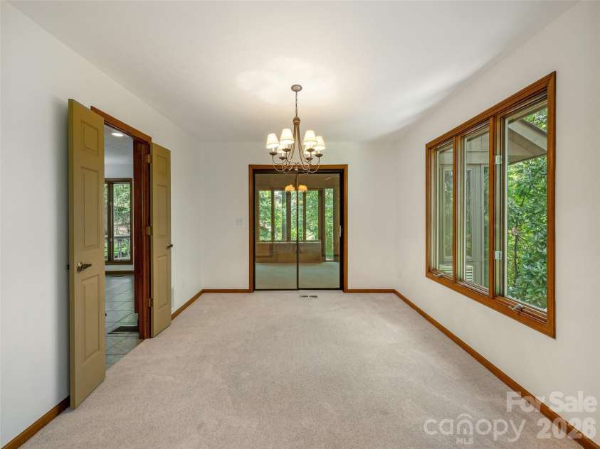 227 Estate Drive, Hendersonville, NC 28739.  MLS# CAR4379373, YatesRealty ID 19470. 