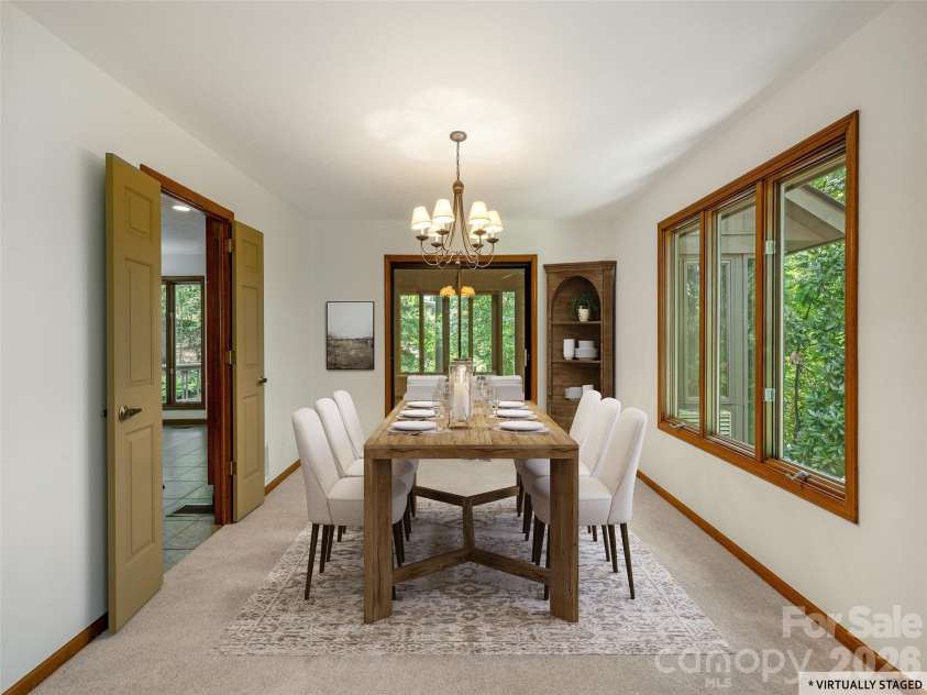 227 Estate Drive, Hendersonville, NC 28739.  MLS# CAR4379373, YatesRealty ID 19470. 