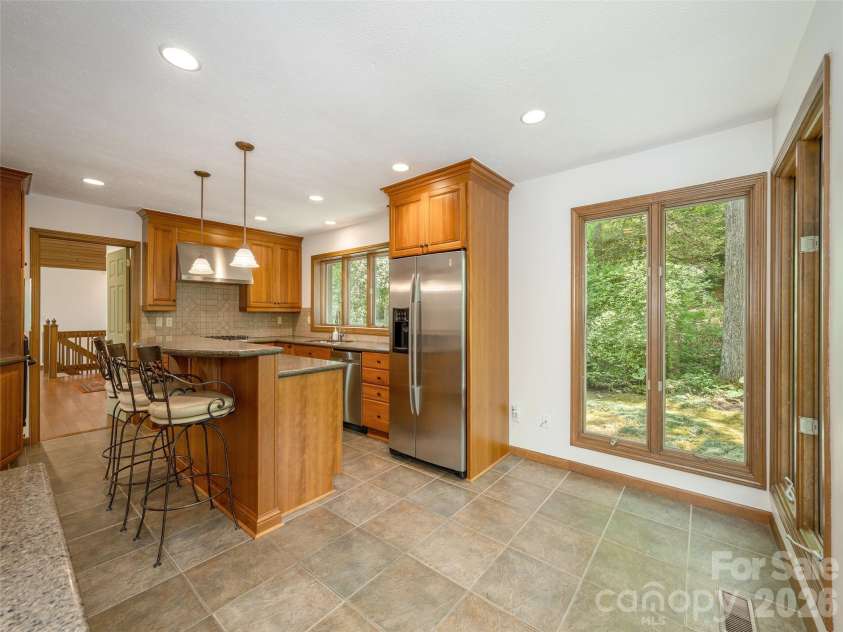 227 Estate Drive, Hendersonville, NC 28739.  MLS# CAR4379373, YatesRealty ID 19470. 