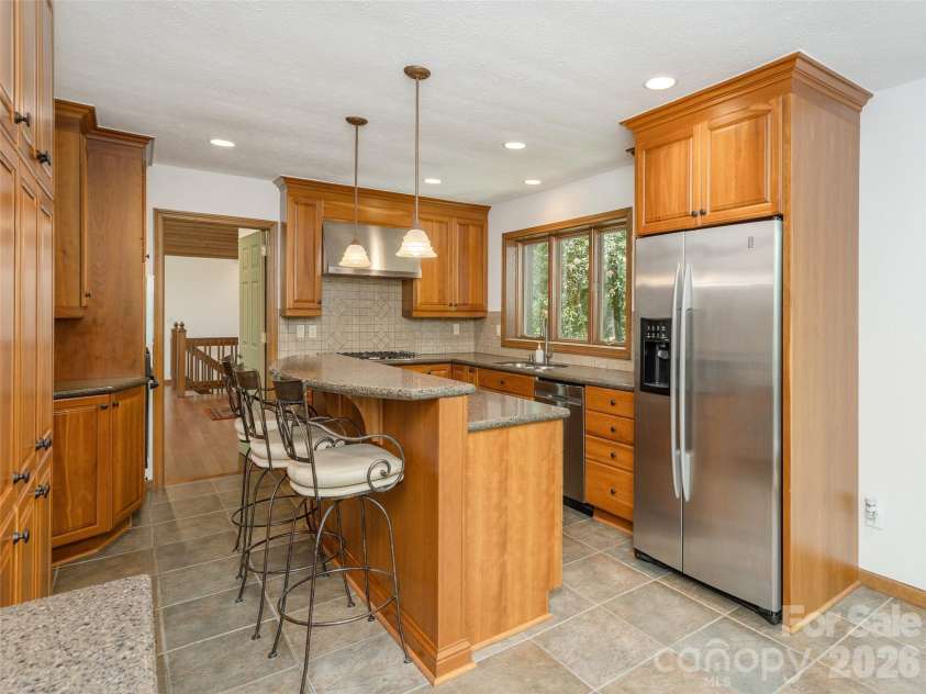 227 Estate Drive, Hendersonville, NC 28739.  MLS# CAR4379373, YatesRealty ID 19470. 