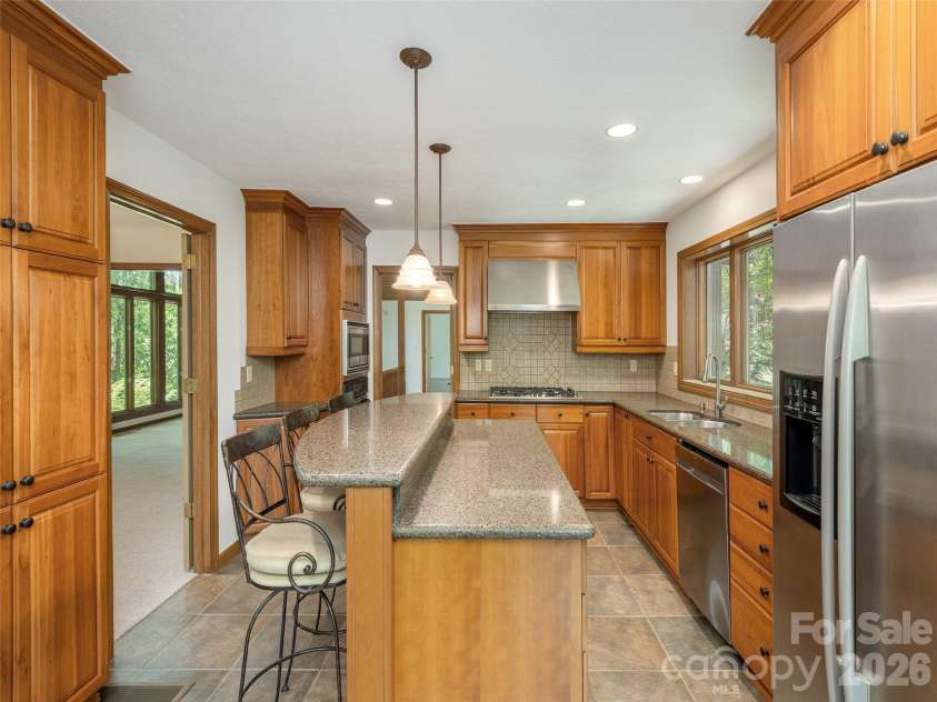 227 Estate Drive, Hendersonville, NC 28739.  MLS# CAR4379373, YatesRealty ID 19470. 