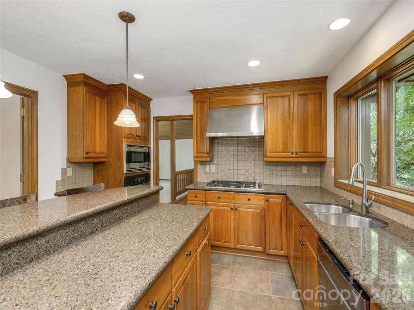 227 Estate Drive, Hendersonville, NC 28739.  MLS# CAR4379373, YatesRealty ID 19470. 