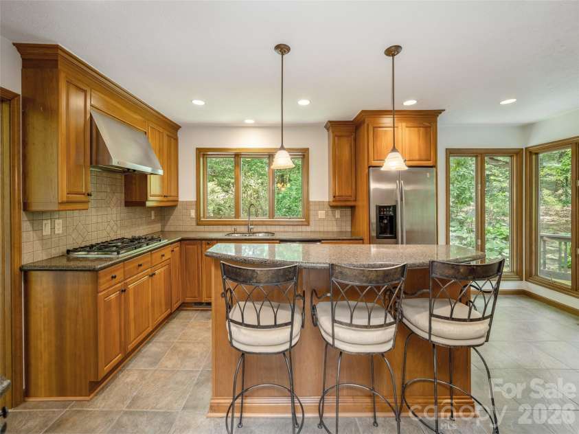 227 Estate Drive, Hendersonville, NC 28739.  MLS# CAR4379373, YatesRealty ID 19470. 