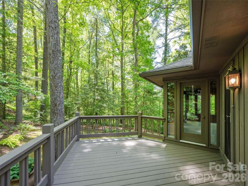 227 Estate Drive, Hendersonville, NC 28739.  MLS# CAR4379373, YatesRealty ID 19470. 