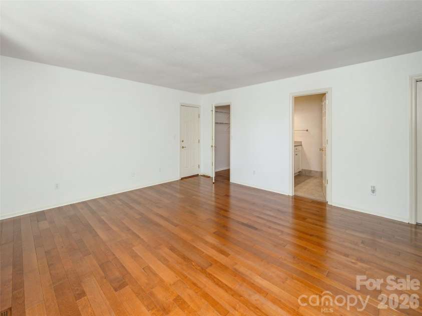 227 Estate Drive, Hendersonville, NC 28739.  MLS# CAR4379373, YatesRealty ID 19470. 