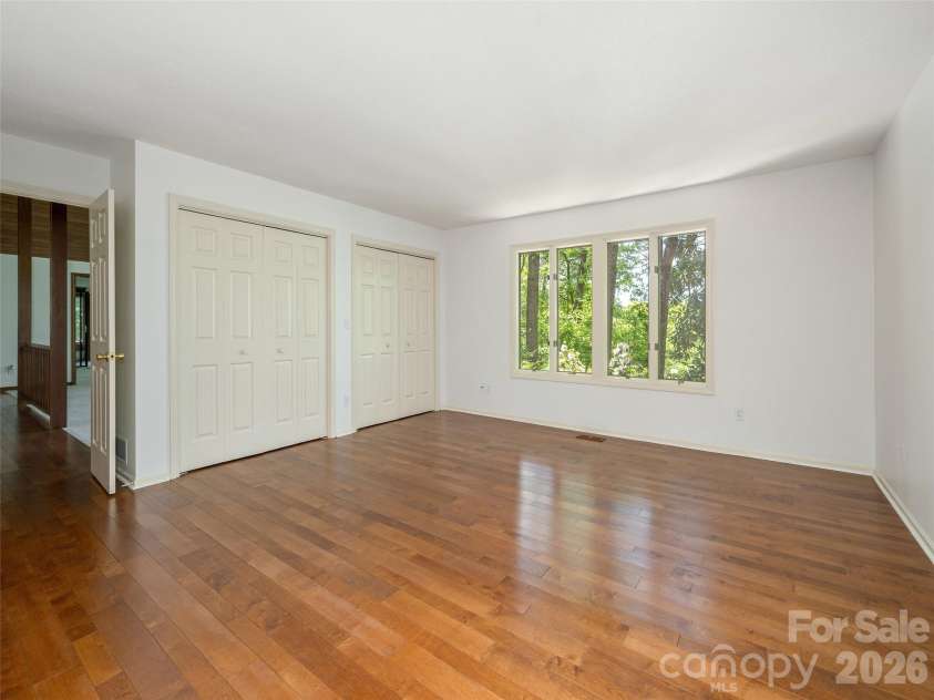 227 Estate Drive, Hendersonville, NC 28739.  MLS# CAR4379373, YatesRealty ID 19470. 