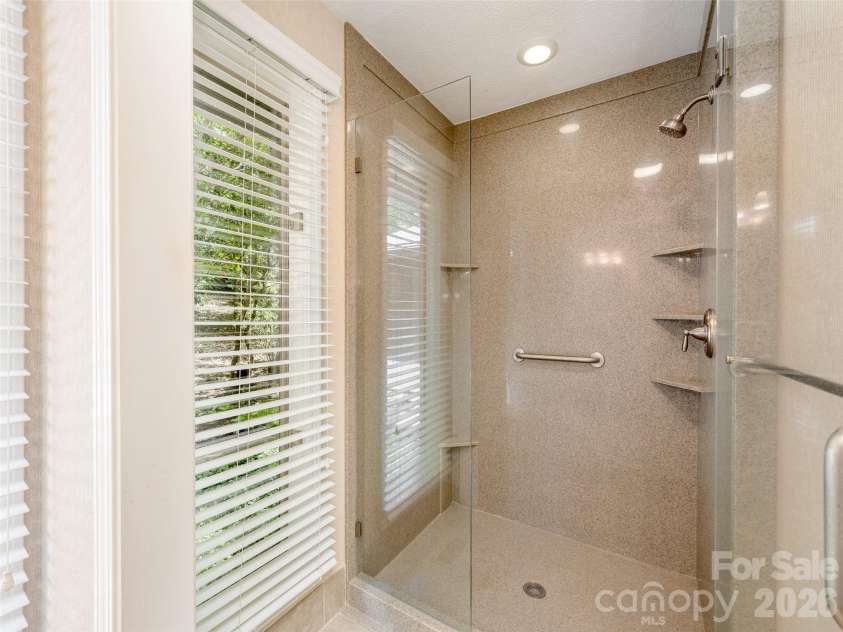 227 Estate Drive, Hendersonville, NC 28739.  MLS# CAR4379373, YatesRealty ID 19470. 