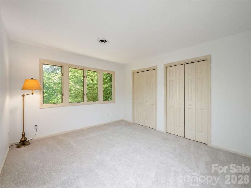 227 Estate Drive, Hendersonville, NC 28739.  MLS# CAR4379373, YatesRealty ID 19470. 