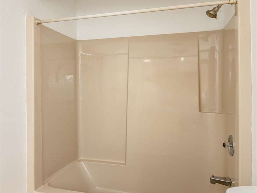 227 Estate Drive, Hendersonville, NC 28739.  MLS# CAR4379373, YatesRealty ID 19470. 