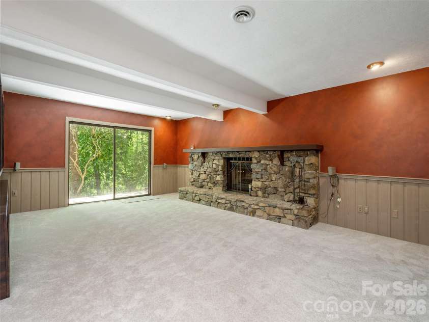 227 Estate Drive, Hendersonville, NC 28739.  MLS# CAR4379373, YatesRealty ID 19470. 