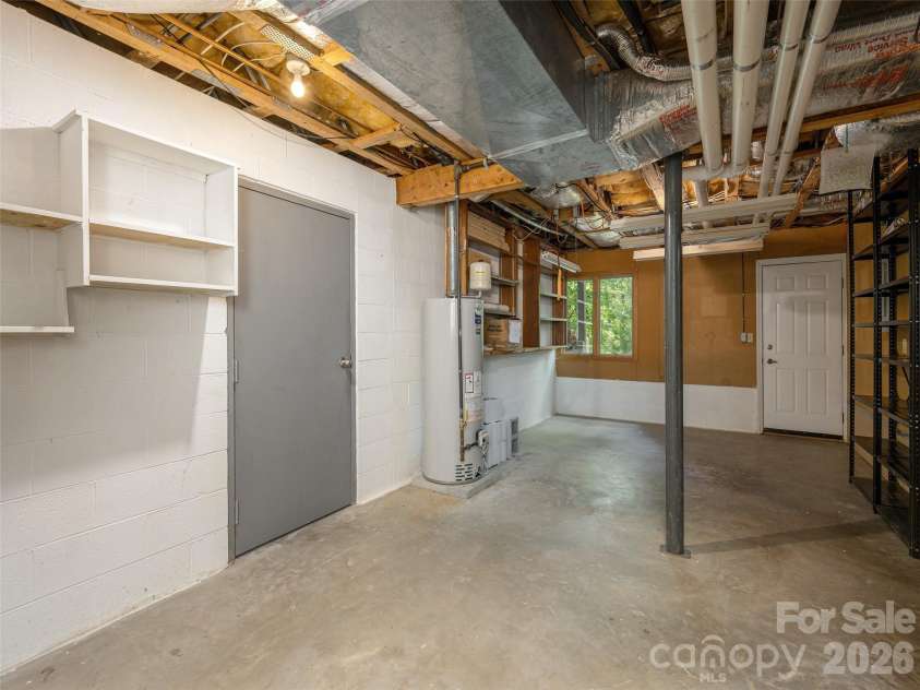 227 Estate Drive, Hendersonville, NC 28739.  MLS# CAR4379373, YatesRealty ID 19470. 