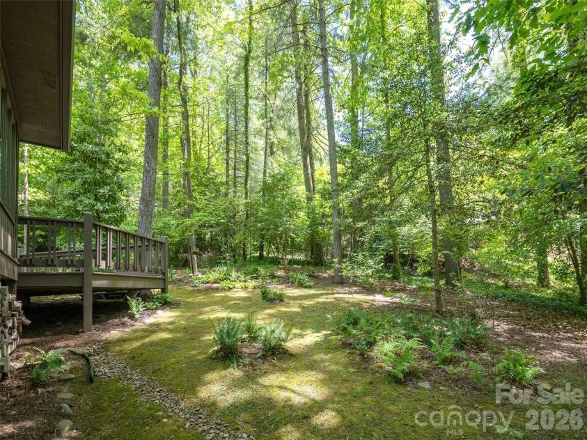 227 Estate Drive, Hendersonville, NC 28739.  MLS# CAR4379373, YatesRealty ID 19470. 