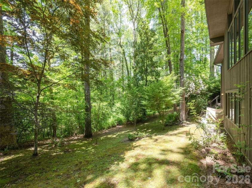 227 Estate Drive, Hendersonville, NC 28739.  MLS# CAR4379373, YatesRealty ID 19470. 