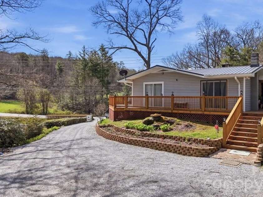 3731 Dillard Road, Highlands, NC 28741.  MLS# CAR4379401, YatesRealty ID 19471. 
