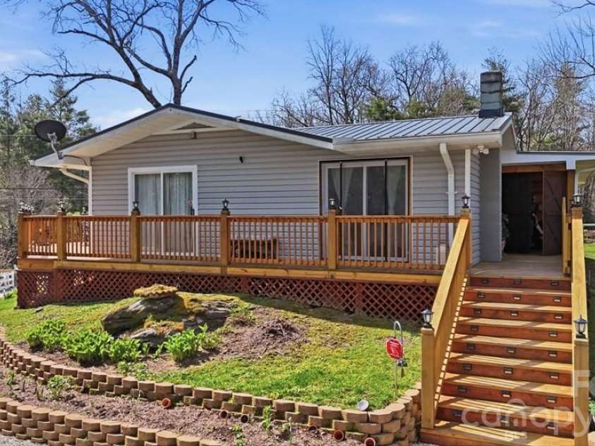 3731 Dillard Road, Highlands, NC 28741.  MLS# CAR4379401, YatesRealty ID 19471. 