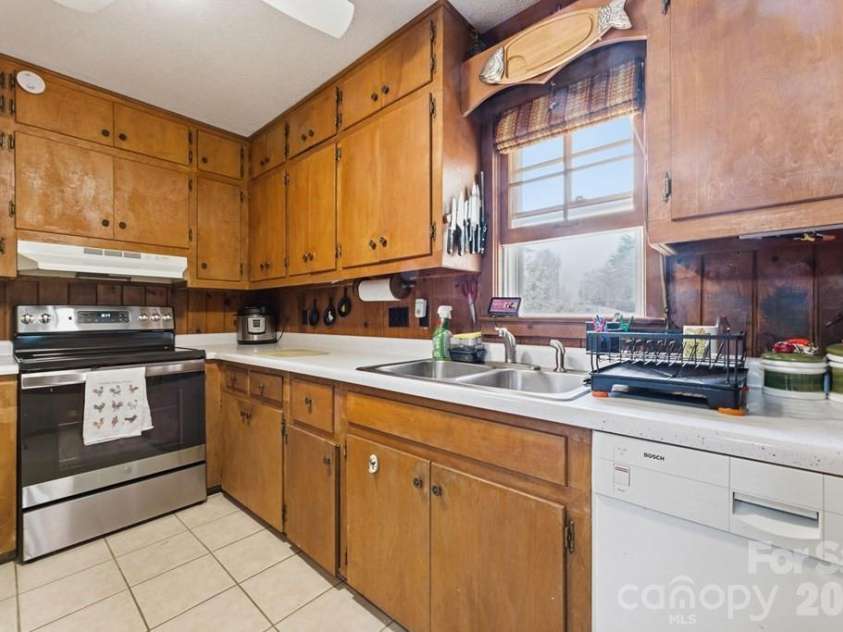 3731 Dillard Road, Highlands, NC 28741.  MLS# CAR4379401, YatesRealty ID 19471. 