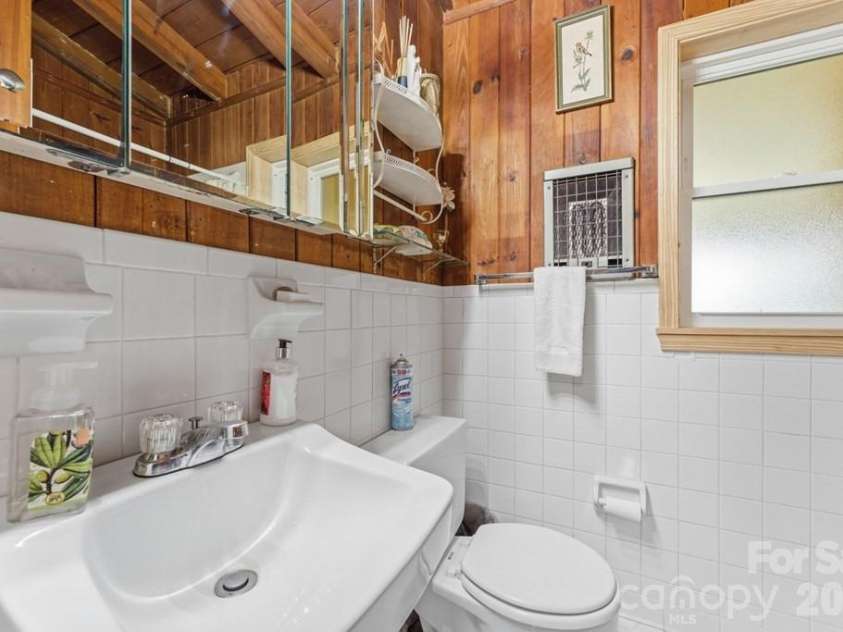 3731 Dillard Road, Highlands, NC 28741.  MLS# CAR4379401, YatesRealty ID 19471. 