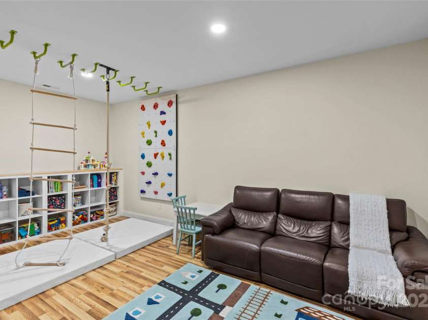 5638 Timber Lane, Charlotte, NC 28270.  MLS# CAR4268373, YatesRealty ID 19471. 