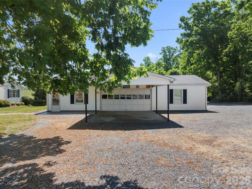1687 Sexton Road, Denton, NC 27239.  MLS# CAR4379400, YatesRealty ID 19474. 