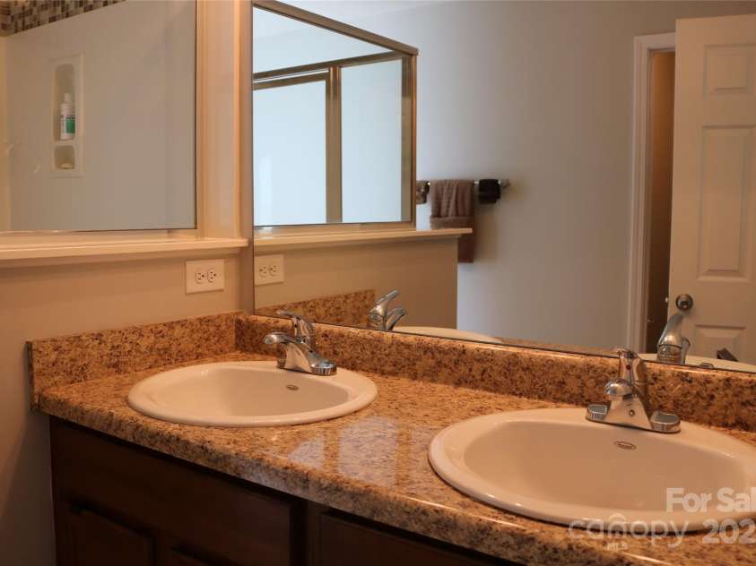 10726 Greenhead View Road, Charlotte, NC 28262.  MLS# CAR4266554, YatesRealty ID 19475. 