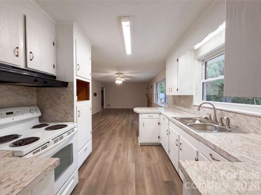 128 Greenview Drive, Kannapolis, NC 28081.  MLS# CAR4379540, YatesRealty ID 19477. 