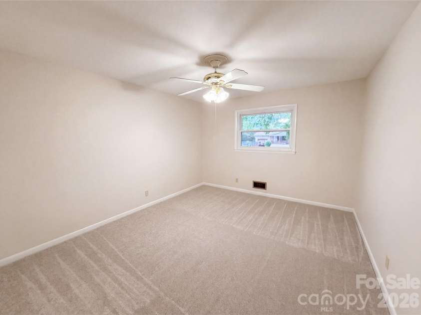 128 Greenview Drive, Kannapolis, NC 28081.  MLS# CAR4379540, YatesRealty ID 19477. 