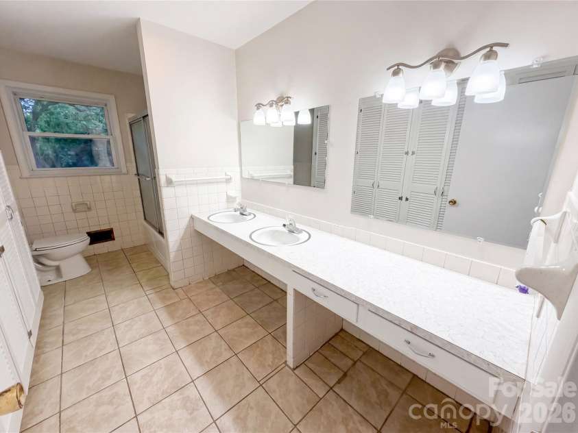 128 Greenview Drive, Kannapolis, NC 28081.  MLS# CAR4379540, YatesRealty ID 19477. 