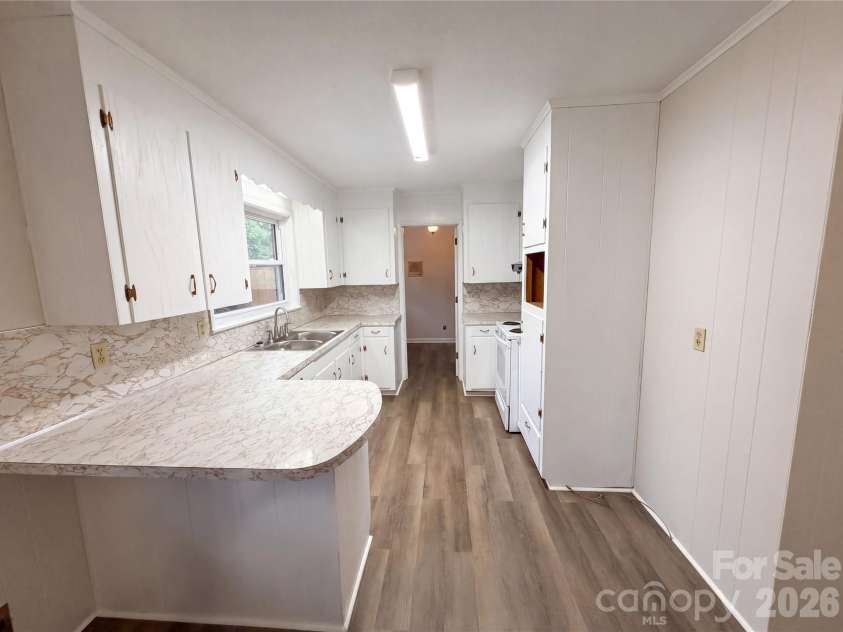 128 Greenview Drive, Kannapolis, NC 28081.  MLS# CAR4379540, YatesRealty ID 19477. 