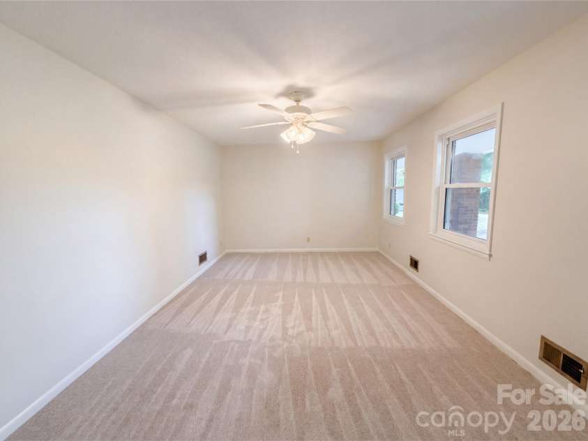 128 Greenview Drive, Kannapolis, NC 28081.  MLS# CAR4379540, YatesRealty ID 19477. 